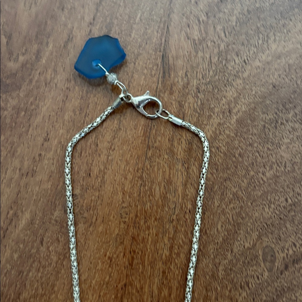 Hawaiian made necklace and earrings set - Picture 3 of 5